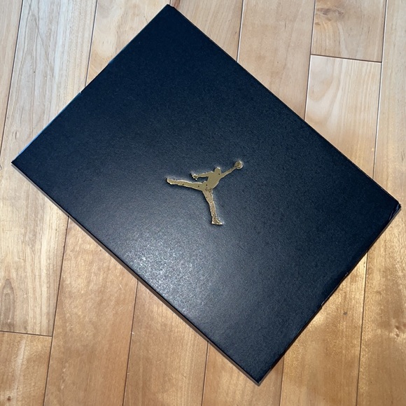 Air Jordan 1 Mid Shoes in TAXI/BLACK Combo 💛🖤 - Picture 12 of 14